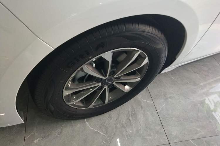 Used BYD Destroyer 05 2024 HONOR Edition DM-i 55KM Luxury Model Left Front Wheel Hub