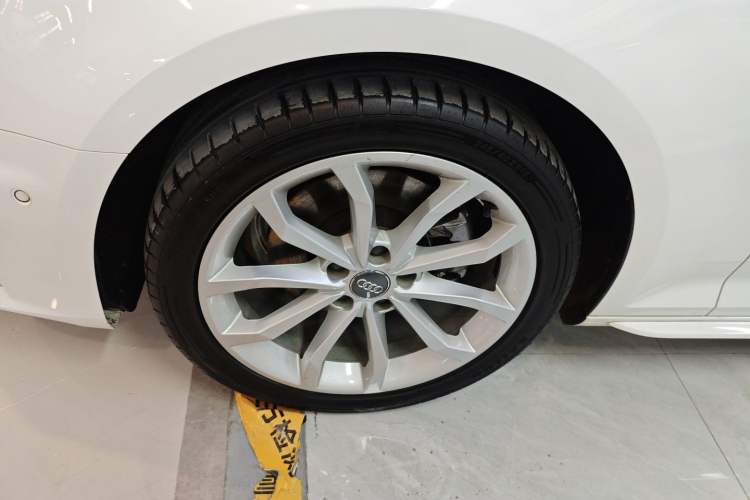 Used Audi A4L 2019 40 TFSI Fashion Edition China VI Emission Standard Left Front Wheel Hub
