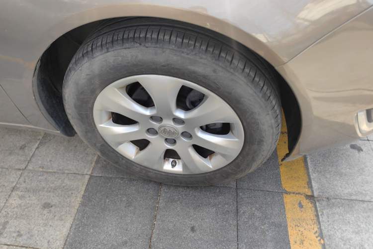 Used Buick Regal 2015 2.0L Elite Fashion Edition Right Front Wheel Hub