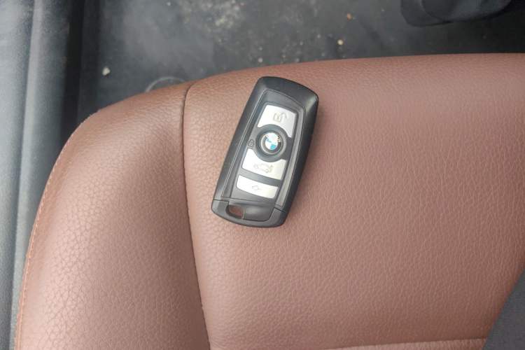 Used BMW 5 Series 2014 528Li Leading Model