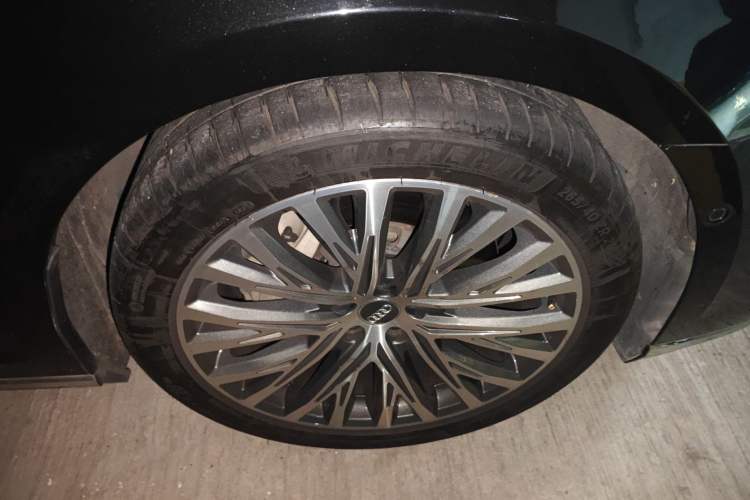 Used Audi A8 2019 A8L 55 TFSI quattro Luxury Model Right Front Wheel Hub