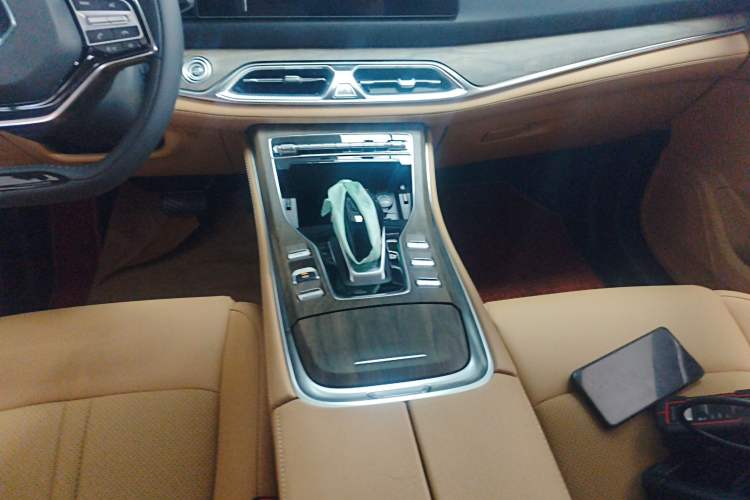 Used Landian E5 2024 Honor Edition 100KM Comfort Model 7 Seats Gear Lever