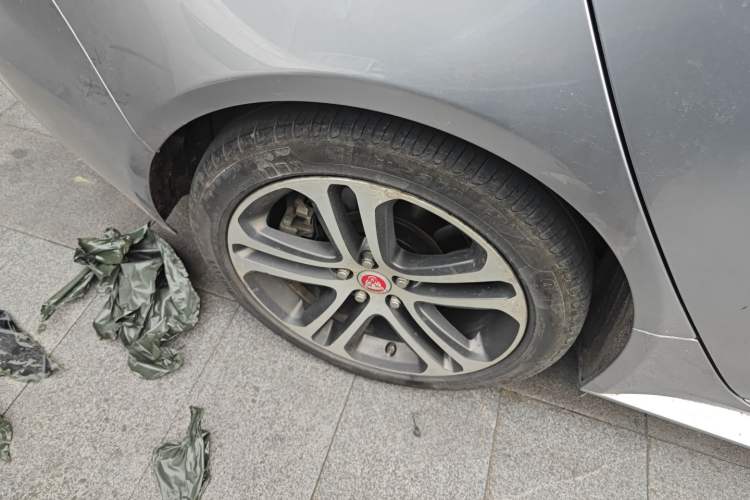 Used Jaguar XEL 2020 2.0T 200 PS R-DYNAMIC S Advanced Sport Edition Right Rear Wheel Hub