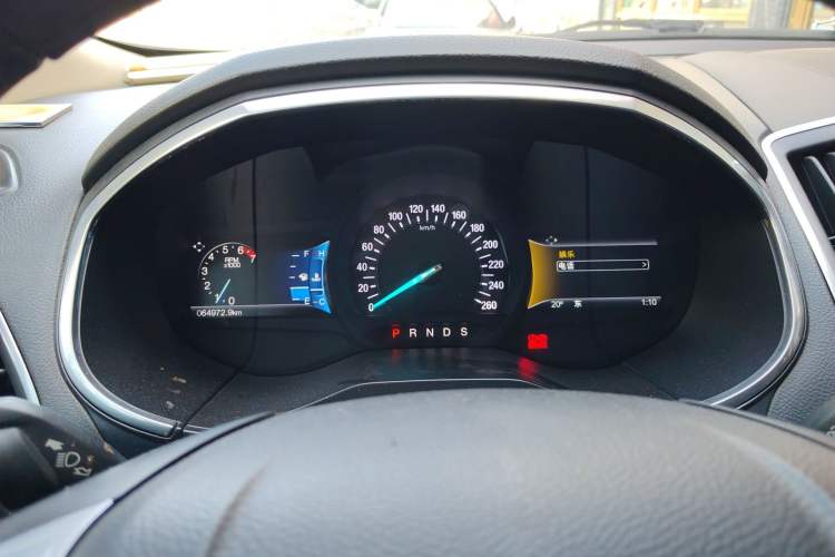 Used Ford Edge 2015 2.0T GTDi Two-Wheel-Drive High-Line Version
