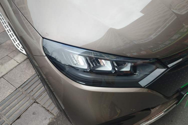 Used Mercedes-Benz EQE SUV 2023 350 4MATIC Luxury Edition Right Front Headlight