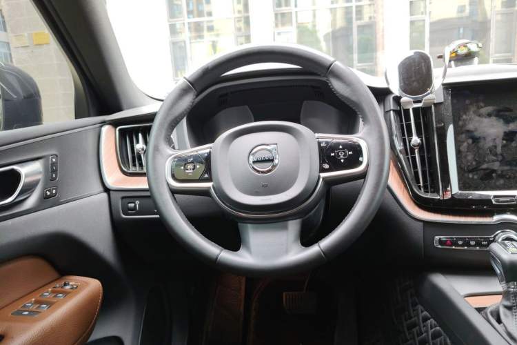 Used Volvo XC60 2021 T5 4x4 Smart Luxury Edition