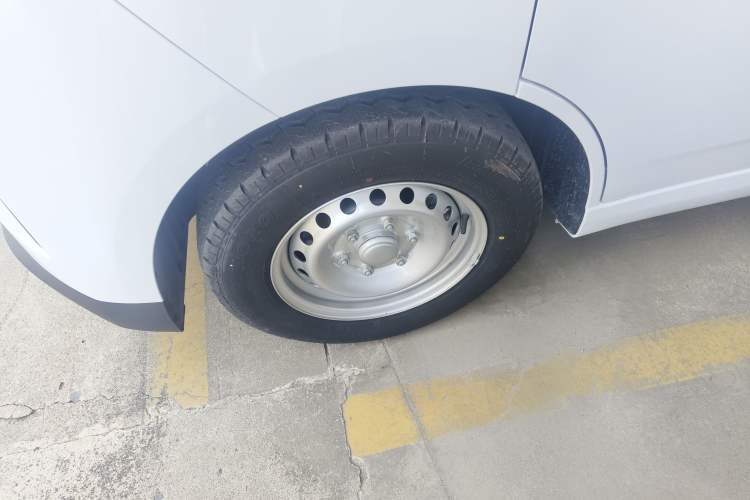 Used Wuling Yangguang 2025 Model 400km Bus Edition—Comfort Edition
