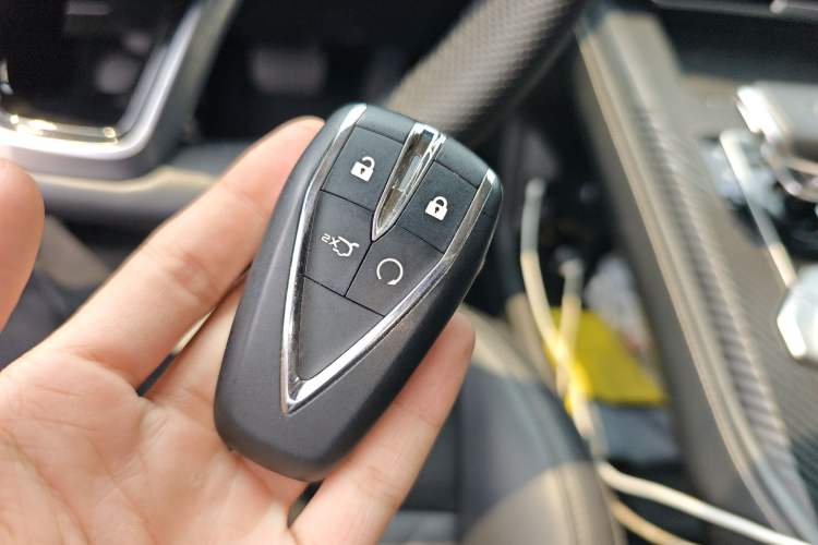 Used CHANGAN UNI-K 2023 2.0T Two-Wheel Drive Enjoyment Version
