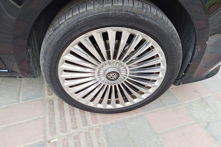 Used Mercedes-Benz V-Class  Right Front Wheel Hub