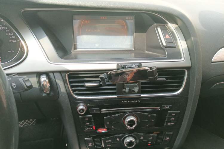 Used Audi A4L 2013 35 TFSI Automatic Standard Model Audio And AC Panel