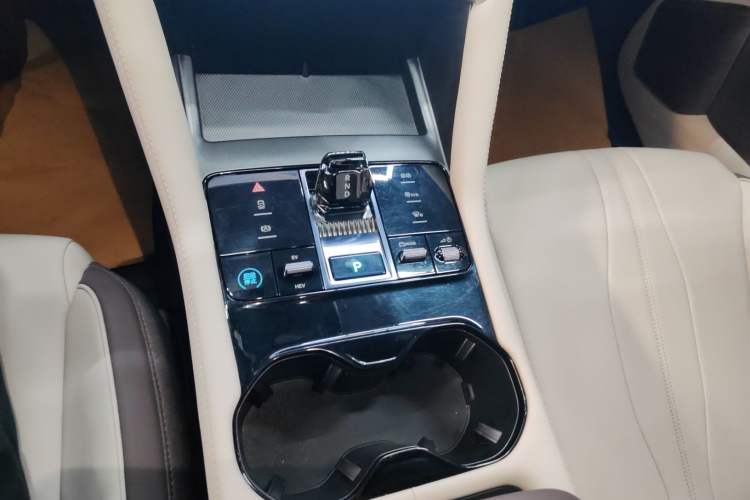 Used BYD Song PLUS New Energy 2025 DM-i 112KM Prestige Model Gear Lever