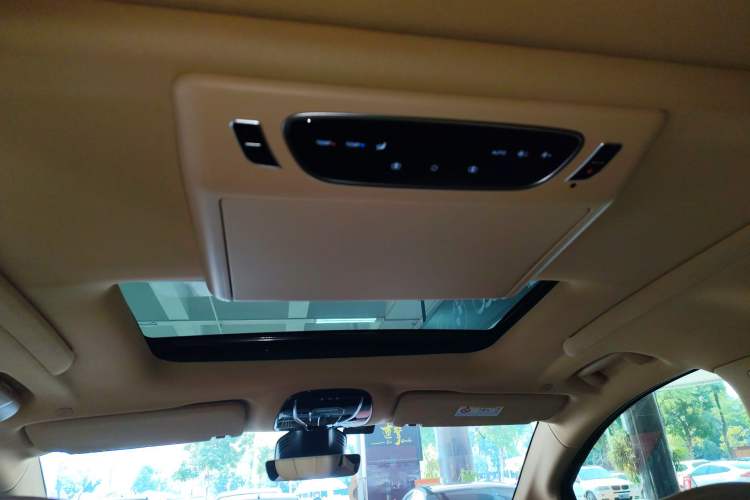 Used VOYAH Dream 2024 PHEV Extended-Range Premium Edition
