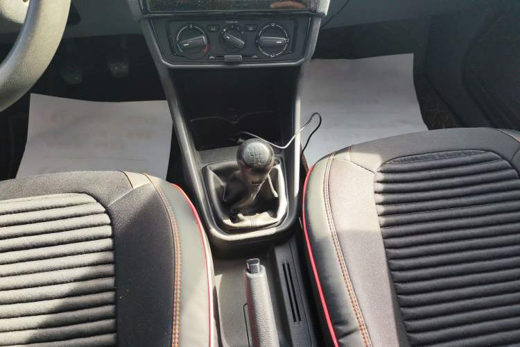 Used Volkswagen Santana 2016 1.6L Manual Fashion Edition
