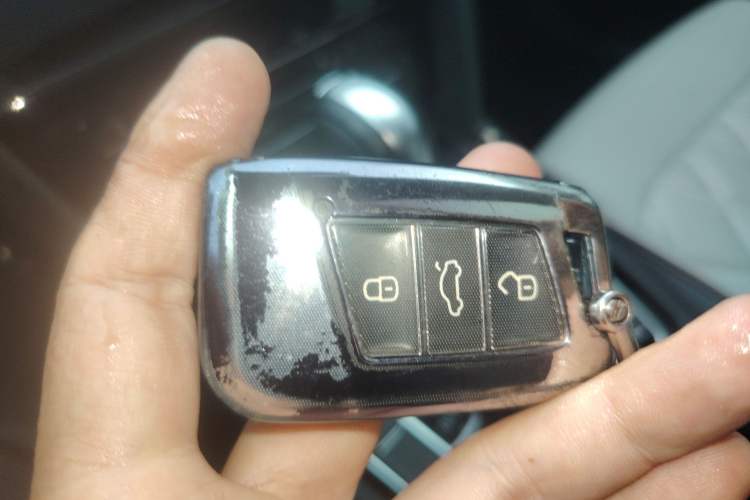 Used Volkswagen Magotan 2023 2 Million Units Commemorative Edition 330TSI DSG Luxury Version Vehicle Key