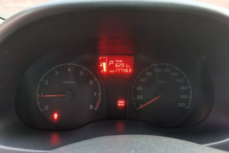 Used Hyundai Verna (older generation) 2010 Sedan 1.4L Automatic Comfort Model GS Odometer Close Up