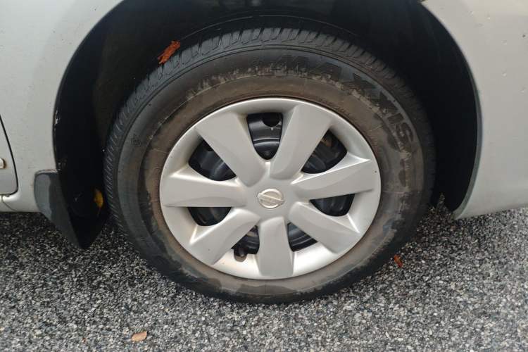 Used Nissan Sunny 2015 1.5XE Manual Comfort Edition Right Front Wheel Hub