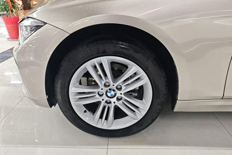 Used BMW 3 Series 2016 320Li Ambition Model

