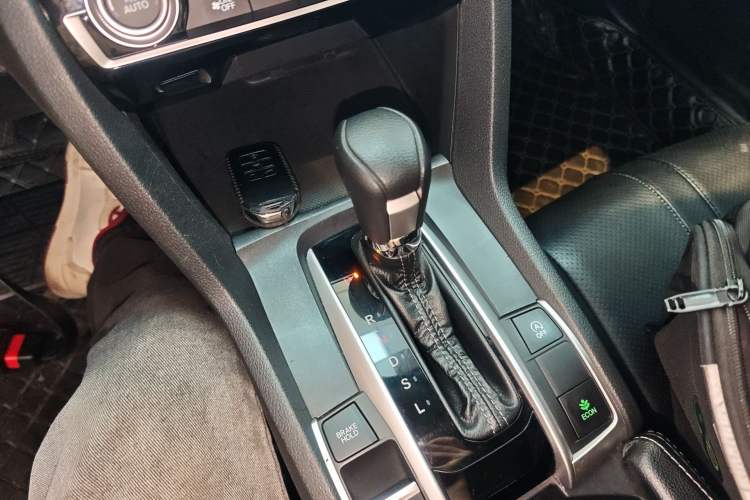 Used Honda Civic 2016 220TURBO CVT Luxury Edition Gear Lever