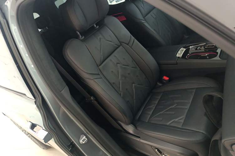 Used Zeekr 009 2024 7-Seater Aisle Version 108 kWh
