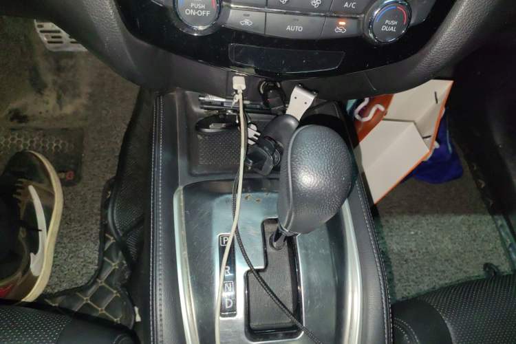 Used Nissan X-Trail 2015 2.0L CVT Comfort MAX Edition 2WD Gear Lever