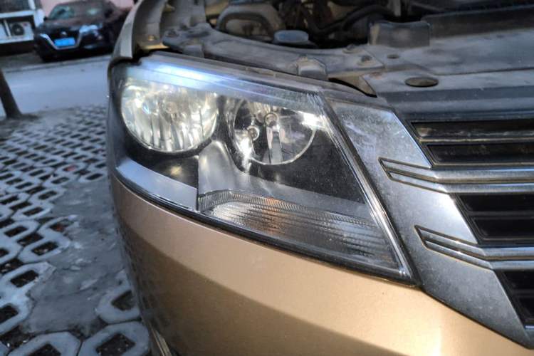 Used Volkswagen Lavida 2013 Revised Classic 1.6L Automatic Fashion Edition Right Front Headlight