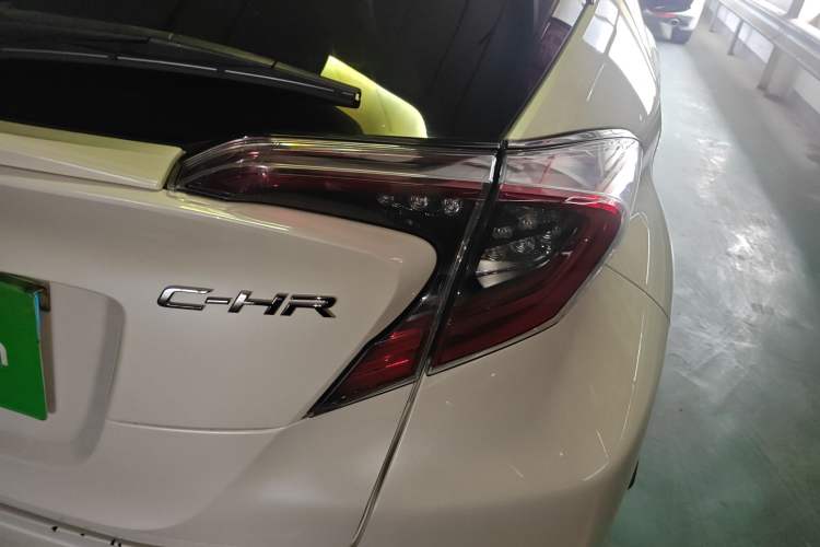 Used Toyota C-HR 2018 2.0L Luxury Sunroof Version China VI Standard
