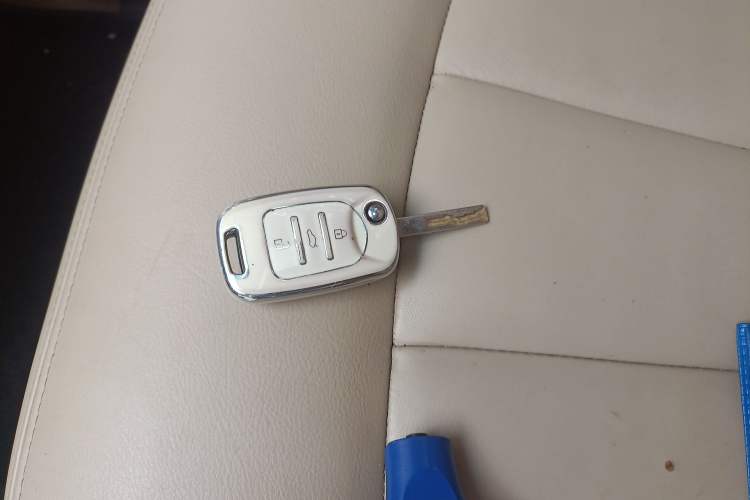 Used Baojun 730 2014 1.5L manual luxury trim 7 seats Vehicle Key