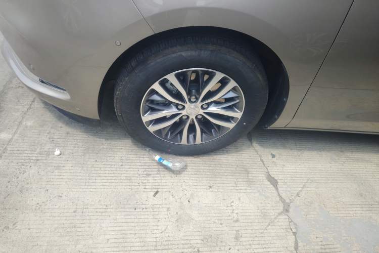 Used Buick GL8 2022 ES Landtrek 653T Luxury Edition