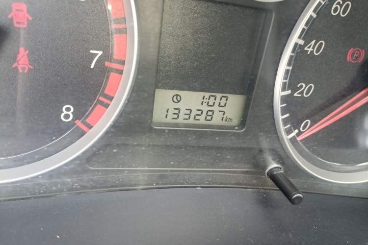 Used Haval H5 Classic 2011 Zhizun Edition 2.0L Two-Wheel Drive Luxury Model Odometer Close Up