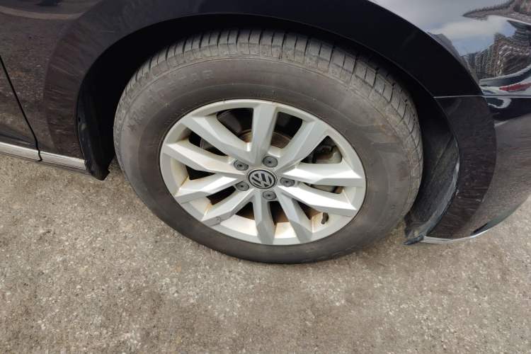 Used Volkswagen Magotan 2019 280TSI DSG Comfort Model China VI Standard Right Front Wheel Hub