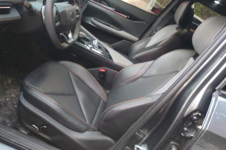 Used Changan UNI-V 2022 1.5T Prestige Version