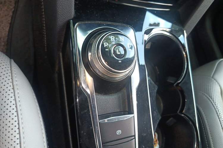 Used Ford Escape 2020 EcoBoost 245 Four-Wheel Drive Luxury Edition
