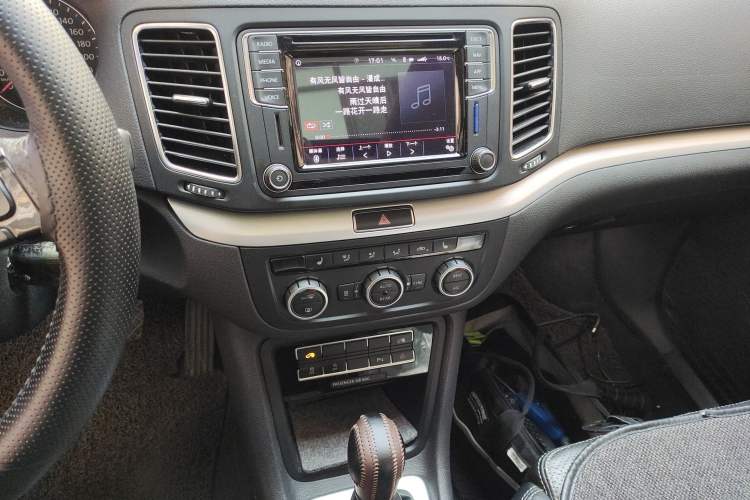 Used Volkswagen Sharan 2018 380TSI Luxury 6-Seater Audio And AC Panel