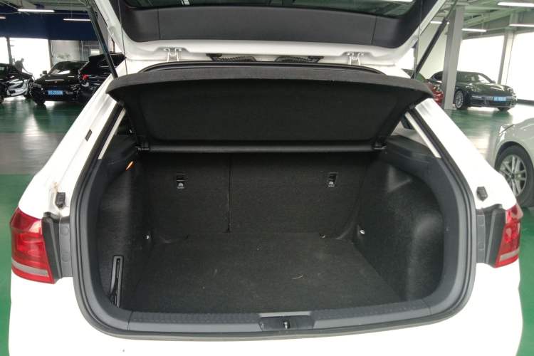 Used Volkswagen Gran Lavida 2017 180TSI DSG Comfort Edition Trunk