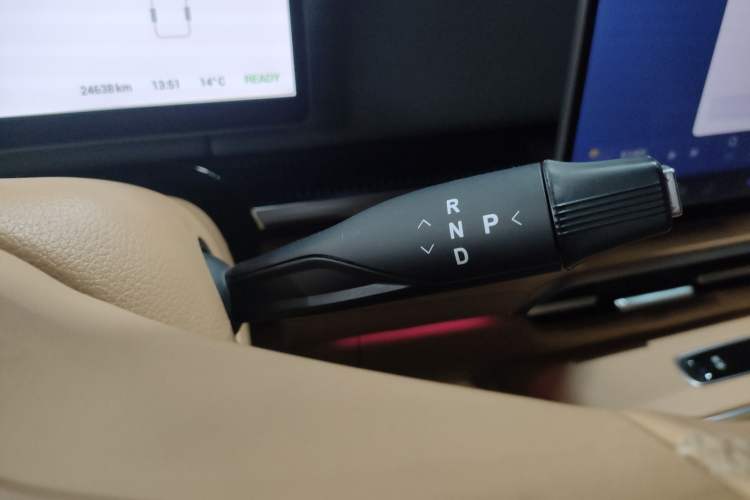 Used VOYAH Dream 2025 PHEV Four-Wheel-Drive Flagship Kunpeng Edition
