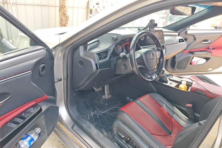 Used Lexus ES 2021 300h F SPORT Driver Seat