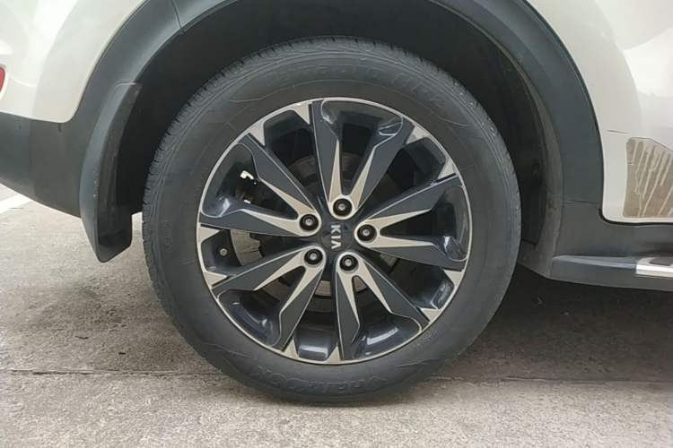 Used Kia KX5 2016 1.6T Automatic Two-Wheel Drive DLX Right Rear Wheel Hub