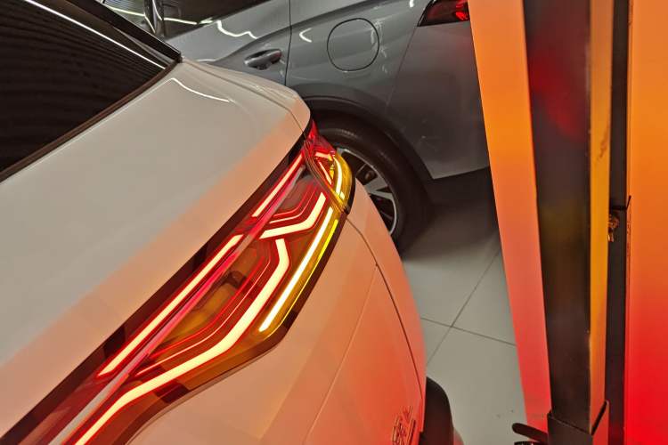 Used BYD Song L DM-i 2025 Intelligent Driving Version 160 km Beyond-Range Type Exterior 3