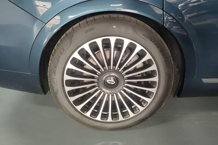 Used Hima AITO M9 2025 Extended-Range Max Version 52 kWh 5-Seater Edition
