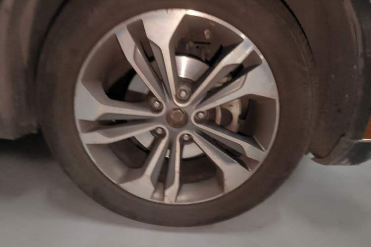 Used Luxgen U6 SUV 2014 1.8T Fashion Edition Right Front Wheel Hub