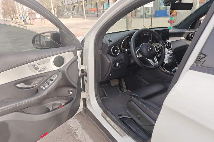 Used Mercedes-Benz GLC Coupe 2022 Refreshed GLC 260 4MATIC Coupe SUV Driver Seat