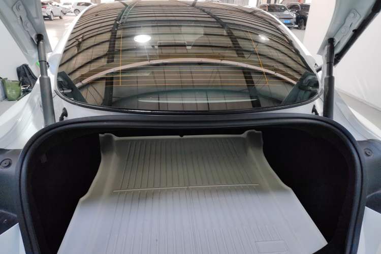 Used Tesla Model 3 2025 Rear-Wheel-Drive Version