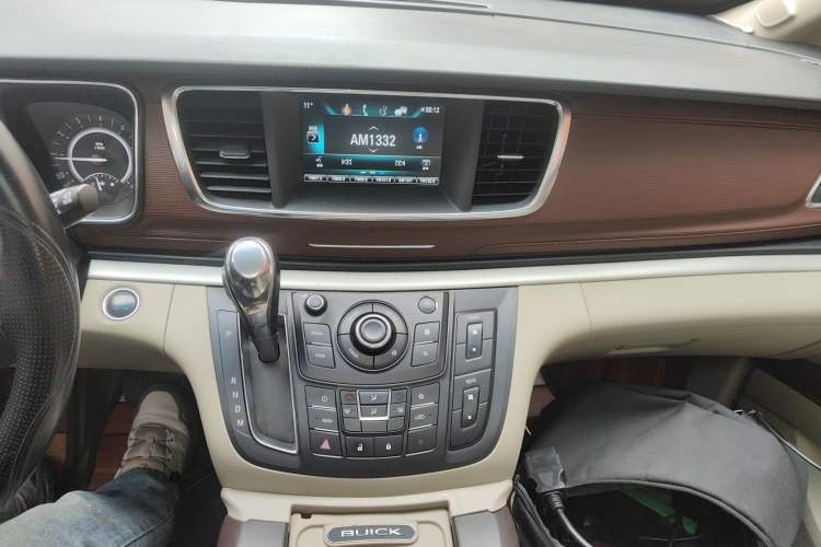 Used Buick GL8 2018 28T Luxury Model China VI Standard Audio And AC Panel