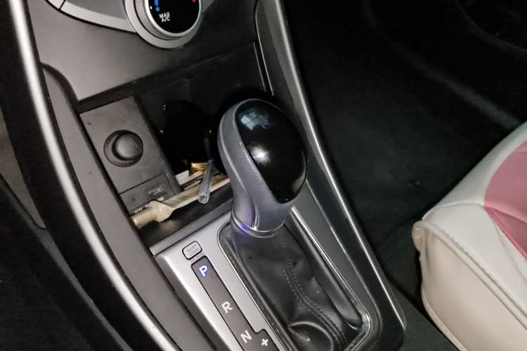 Used Hyundai Elantra (5th Generation / Langdong) 2015 1.6L Automatic Fashion Model
