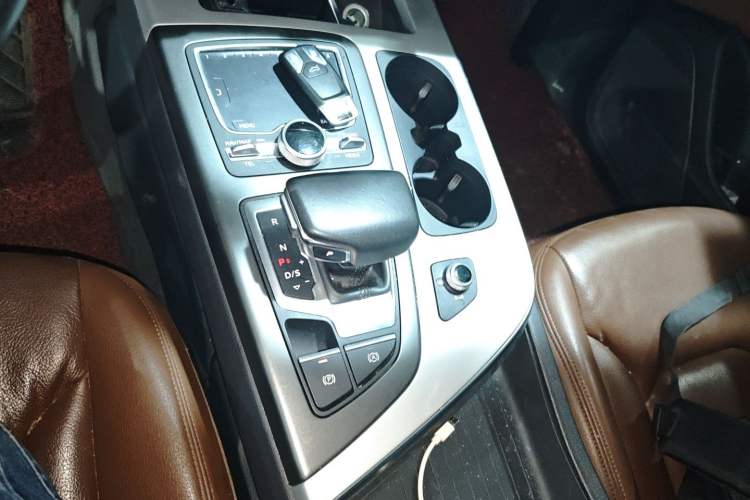 Used Audi Q7 2016 45 TFSI Technology Edition Gear Lever