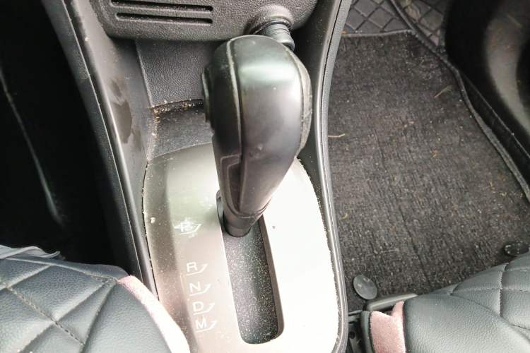 Used Chevrolet Trax 2016 1.4T Automatic Two-Wheel Drive Comfort Version with Sunroof Gear Lever