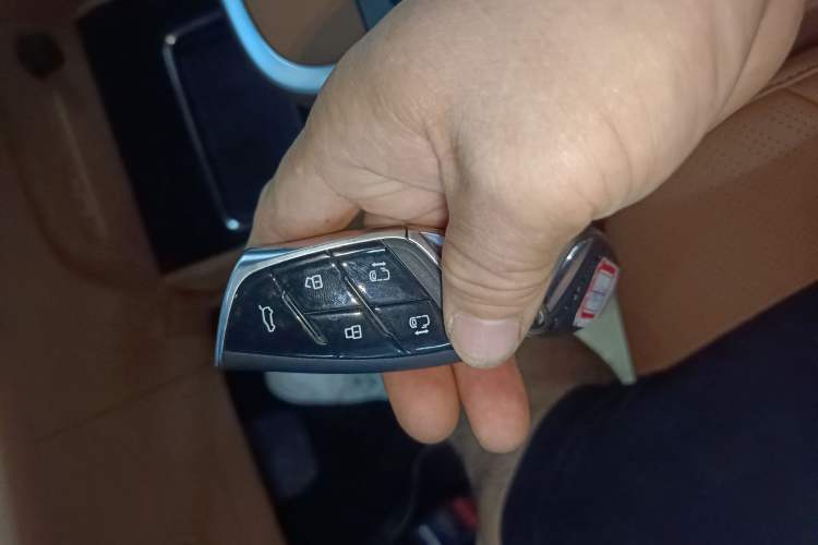 Used SAIC MAXUS Dajia 9 2024 Super Hybrid Long-Range Forest Edition 7-Seater
