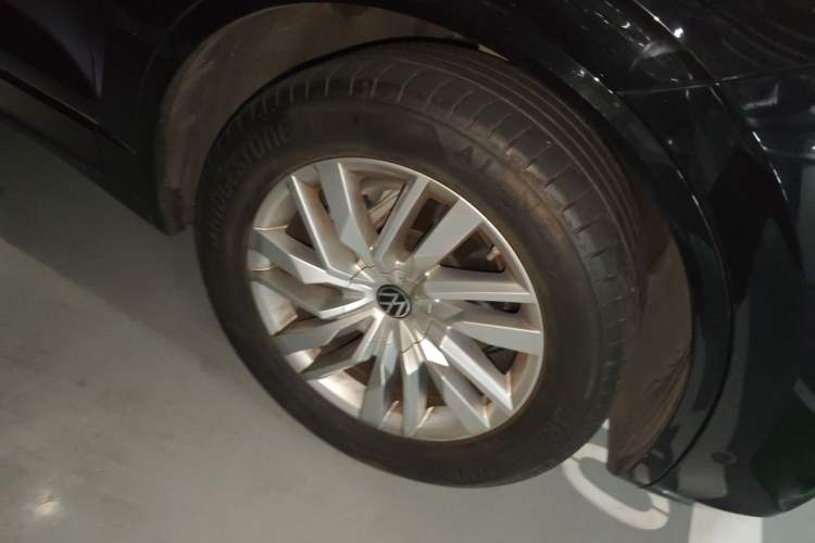 Used Volkswagen Touareg 2023 2.0 TSI RuiShang Edition Right Front Wheel Hub