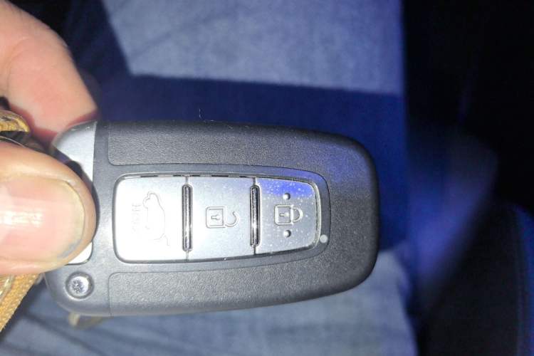 Used Hyundai Veloster 2015 1.6T Automatic Luxury Edition Vehicle Key