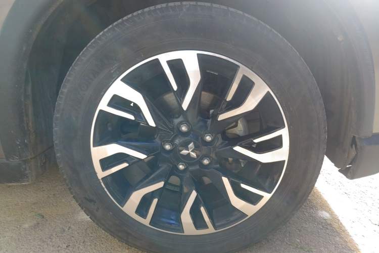 Used Mitsubishi Outlander 2020 2.4L 4x4 Zhi Xiang Edition 7-Seater